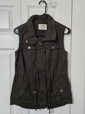 Deep Olive Green Zip Up Utility Vest w/Pockets, Size Small, Like New Condition